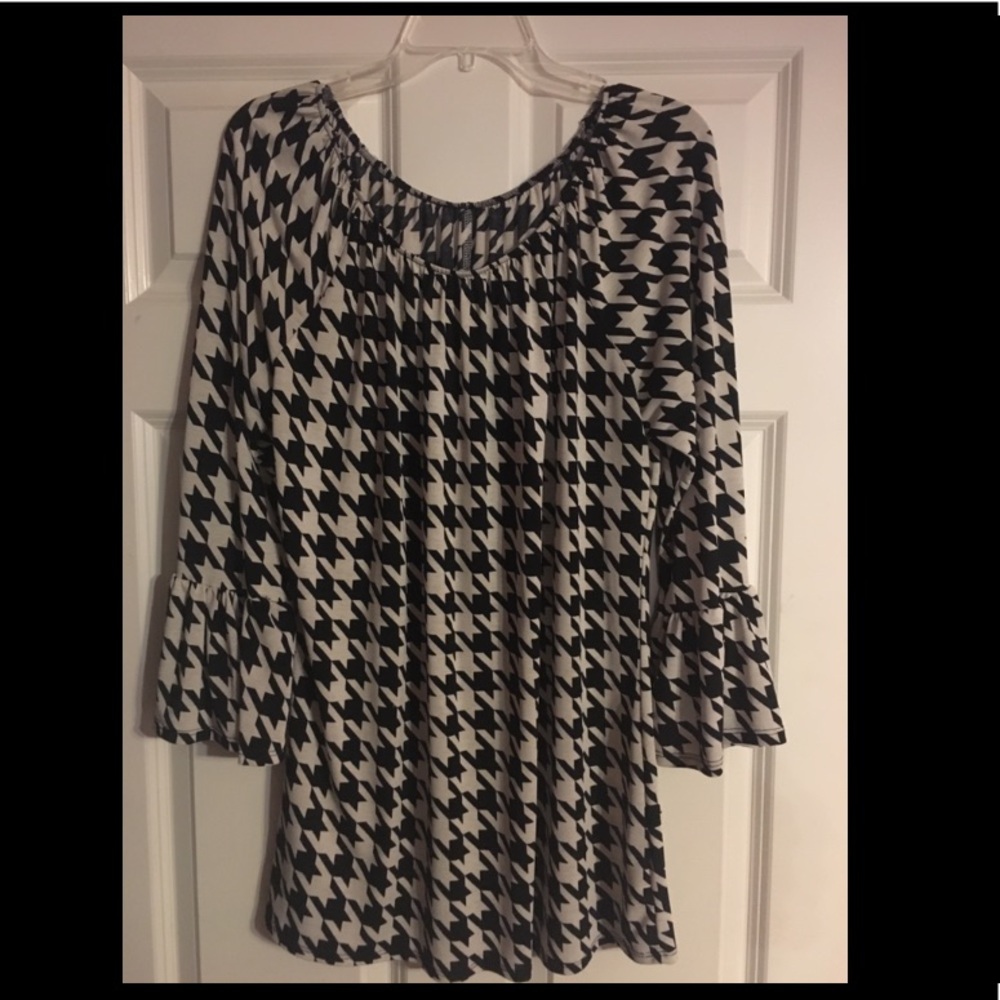Houndstooth bell sleeve tunic